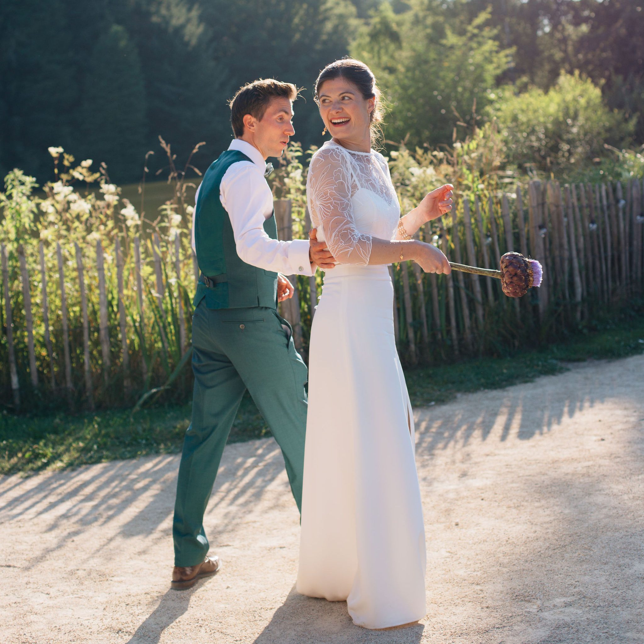 Alternative originale au bouquet — le lancer d’artichaut pour un mariage créatif